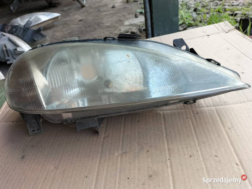 Renault Megane 1 Lampa przód przednia Prawa lubelskie