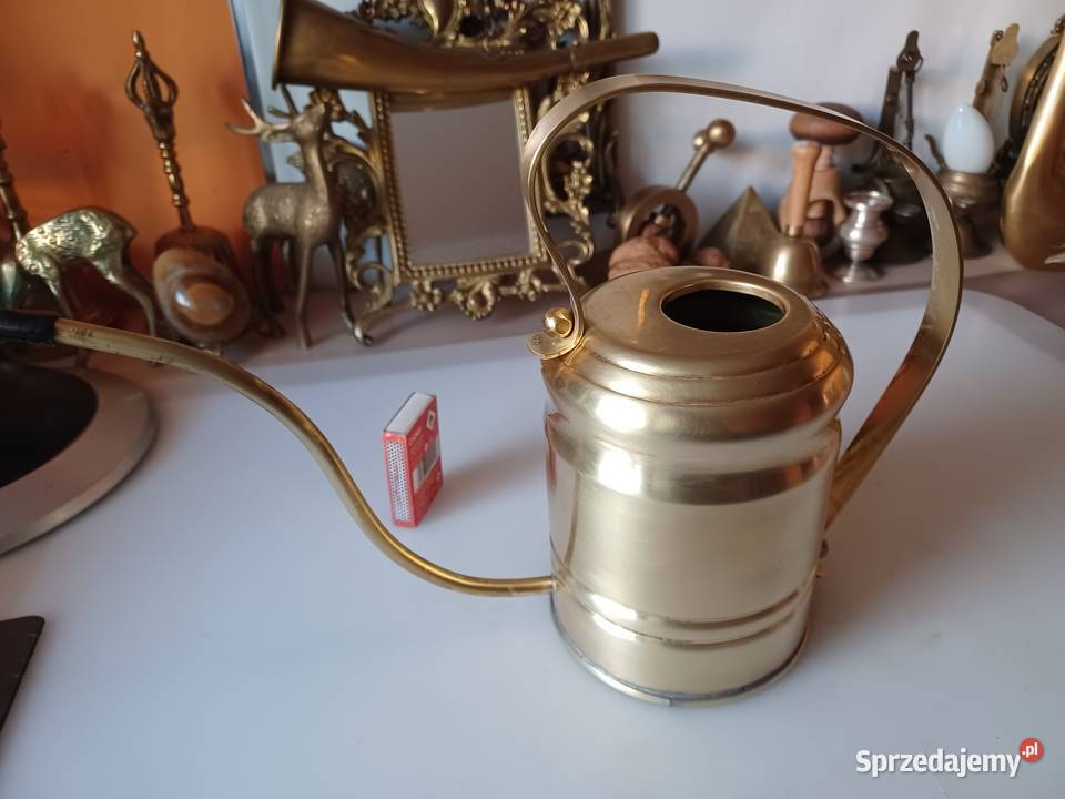 Duża mosiężna konewka