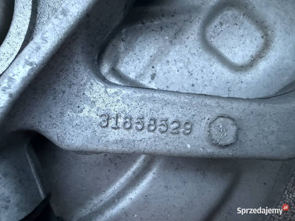 VOLVO S90 V90 zwrotnica z piastą tylna lewa