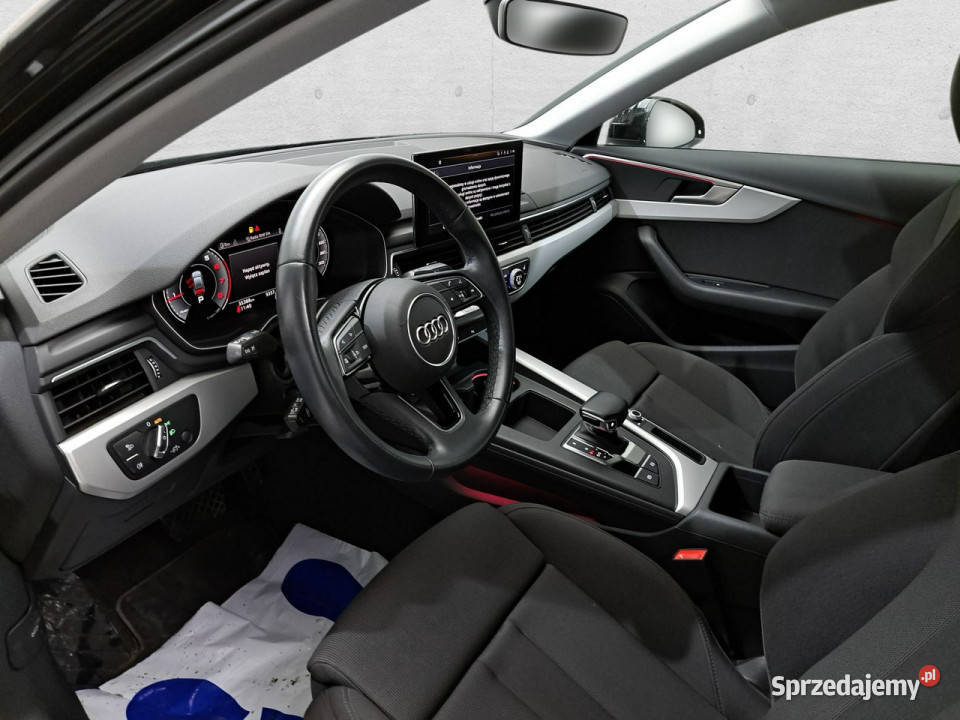Audi A4 Limousine B9 2015 Komorniki