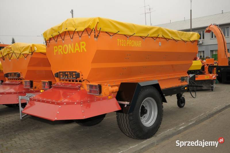 Posypywarka piasku i soli Pronar T132 T131 Łęczyca