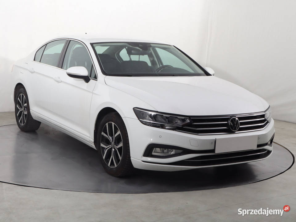 VW Passat 15 TSI asystent pasa ruchu Motoryzacja Katowice