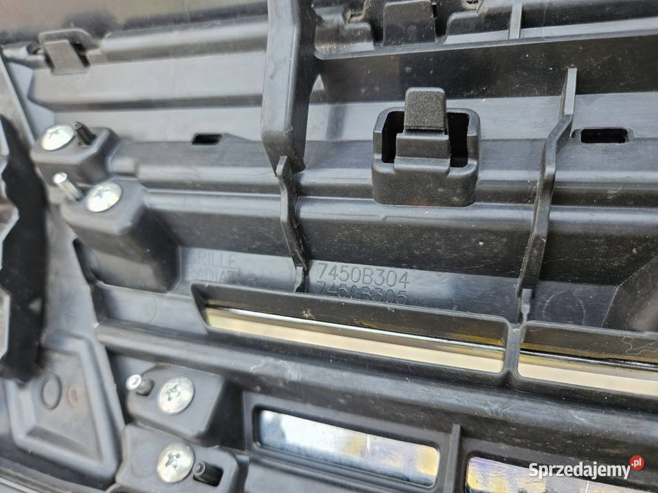 MITSUBISHI OUTLANDER III 3 LIFT GRILL ATRAPA Międzychód