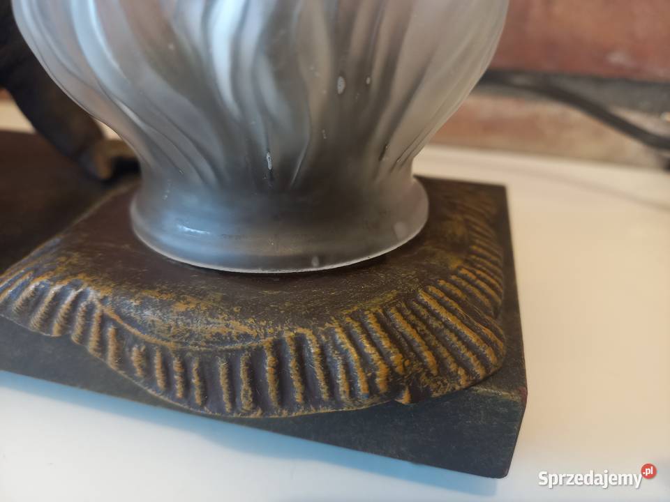 Lampka figuralna z dzieckiem szklany klosz Gawroniec