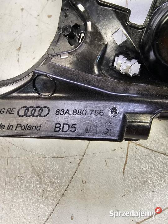 MOCOWANIE SŁUPKA PRAWE AUDI Q3 F3 83A880756A Przystajń sprzedam