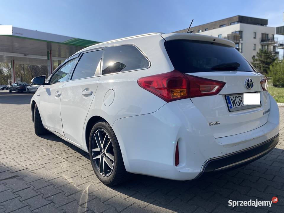 Toyota Auris Hybrid 2015 4/5