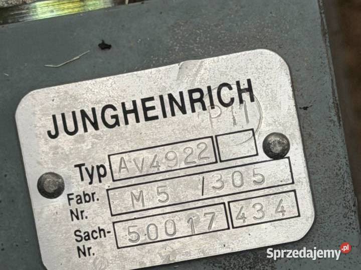 Rozdzielacz hydrauliczny trzysekcyjny AV 4922 Antonie