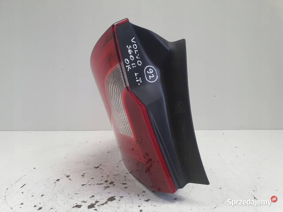 Volvo S60 II 1013r TYLNIA TYLNA LAMPA LEWA lewy Janów