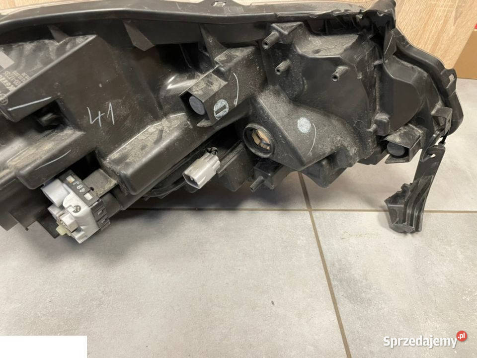 Suzuki Sx4 reflektor xenon lewy Kozubszczyzna