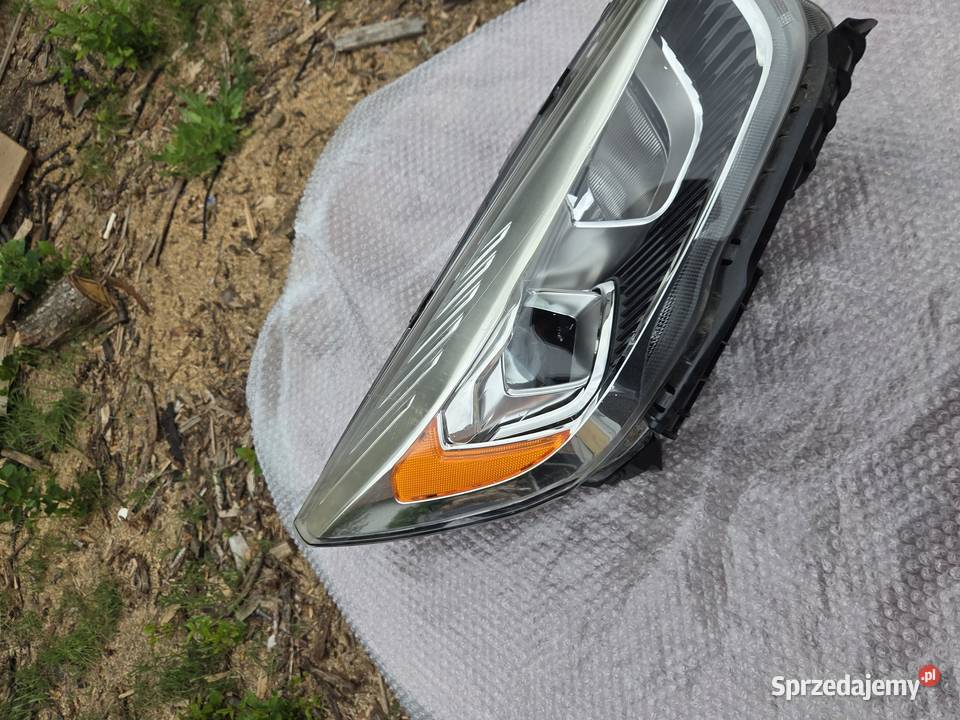 Lampa prawa prawy przód przednia Ford Kuga II