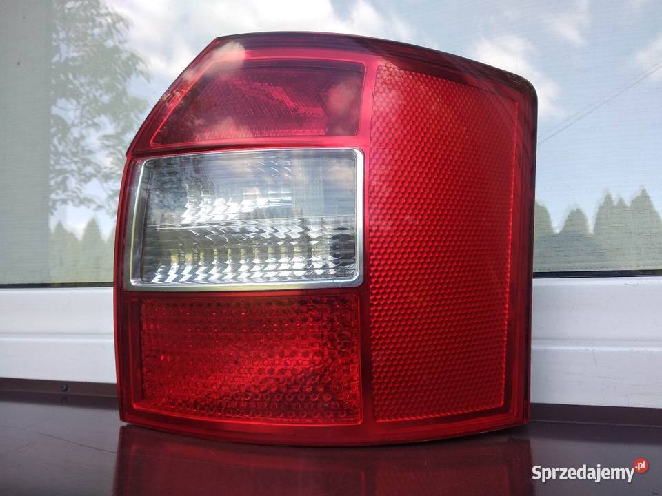 Audi A4 B6 kombi Avant lampa tył tylna prawa Sieradz