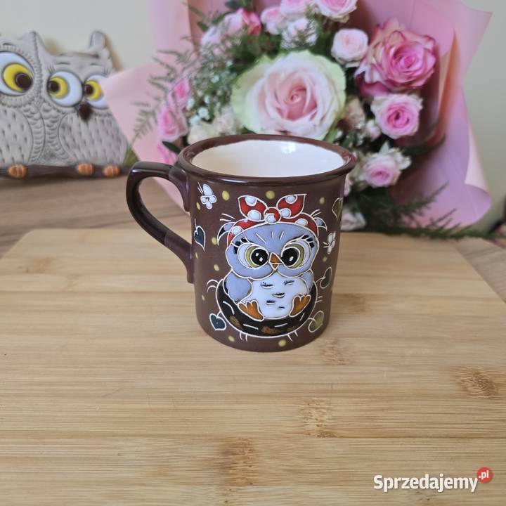 Ręcznie robiony ceramiczny kubek brązowy