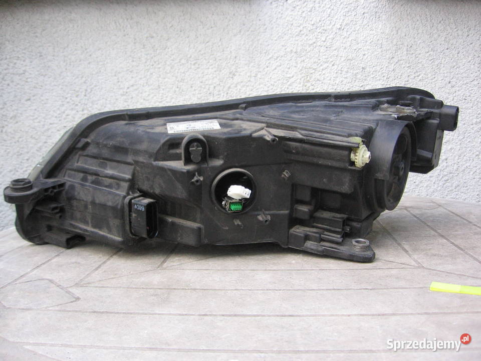 Reflektor prawy lampa prawa Skoda Superb 3 III osobowe Warszawa