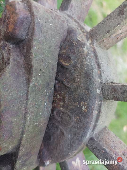 Koło metalowe kute zabytkowe Sterdyń