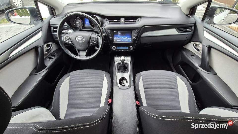 PEWNA TOYOTA AVENSIS Z POLSKIEGO SALONU SERWIS nieuszkodzony Kraków sprzedam