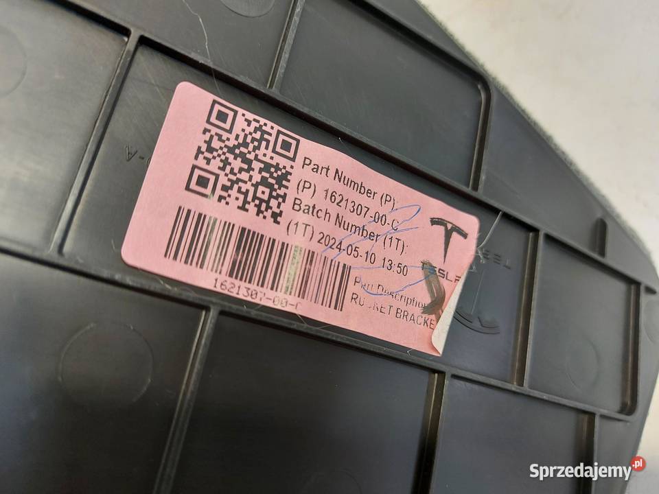 TESLA MODEL Y 2024r TAPICERKA BOCZEK BAGAŻNIKA