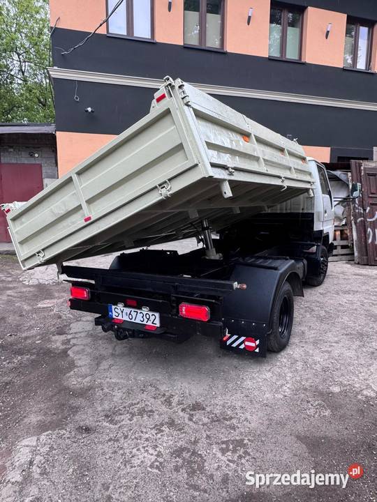 Toyota dyna 150 wywrotka ładowność 2 tony nieuszkodzony Toyota Babice