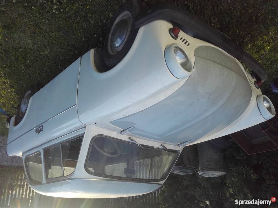 Trabant 600 z papierami