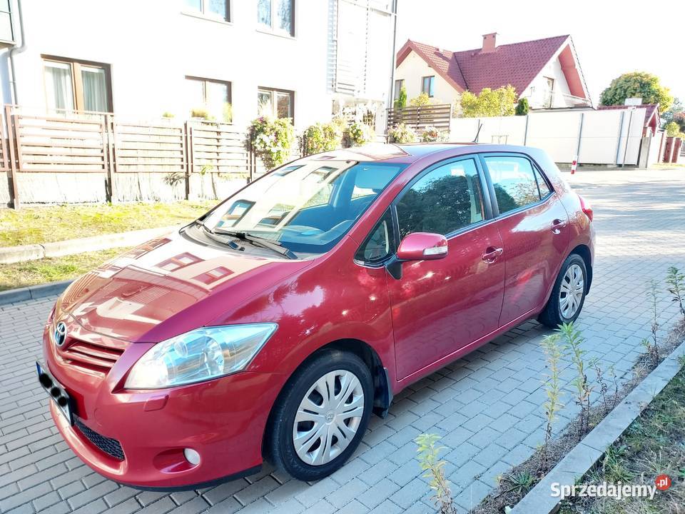 TOYOTA AURIS 1.6 BENZYNA 2011 rok lift zadbana