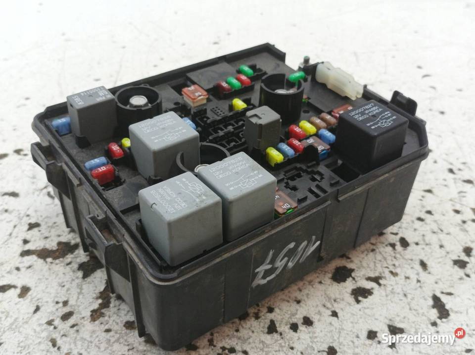 SKRZYNKA BEZPIECZNIKÓW 39068006 12 B Opel Corsa osobowe