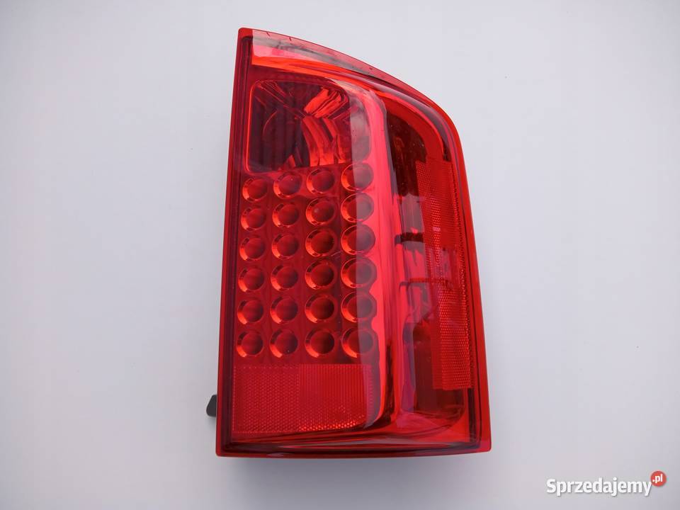LAMPA PRAWY TYŁ TYLNA INFINITI QX56 20042010 Części samochodowe wielkopolskie Nowy Tomyśl