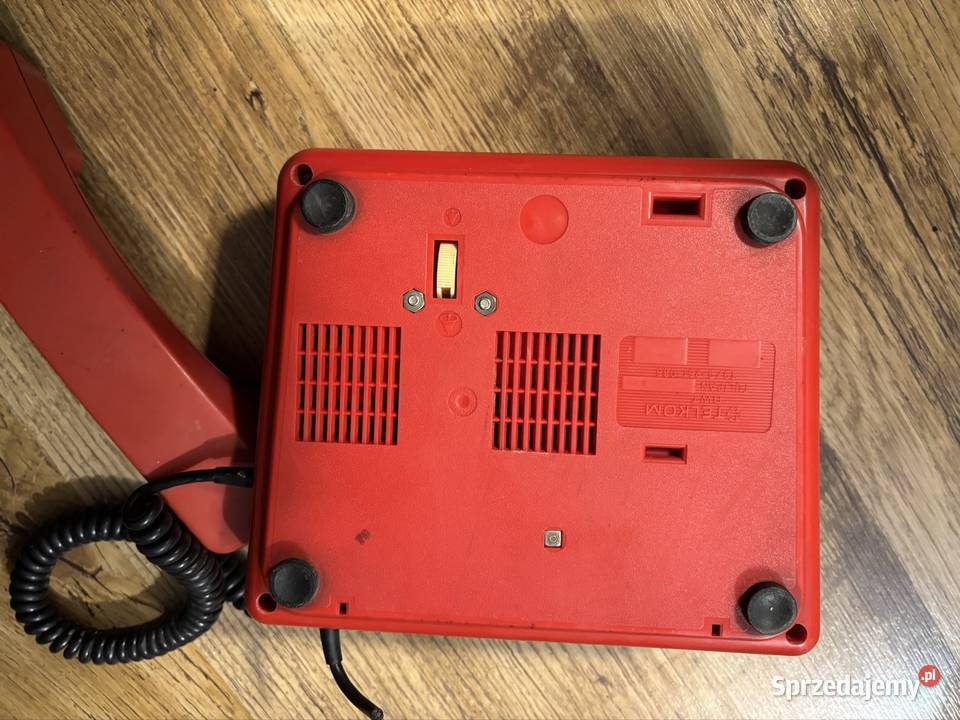Stary Czerwony telefon Piła