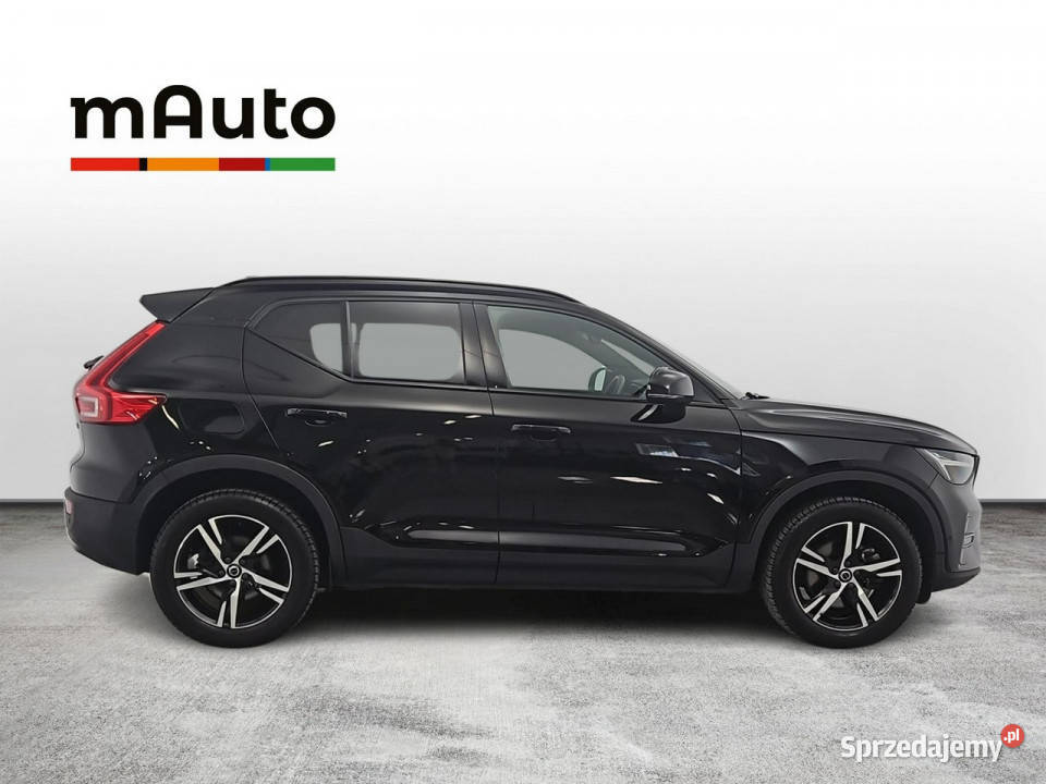 Volvo XC 40 B4 Plus Dark aut Z Polskiego Salonu światła przeciwmgielne Warszawa