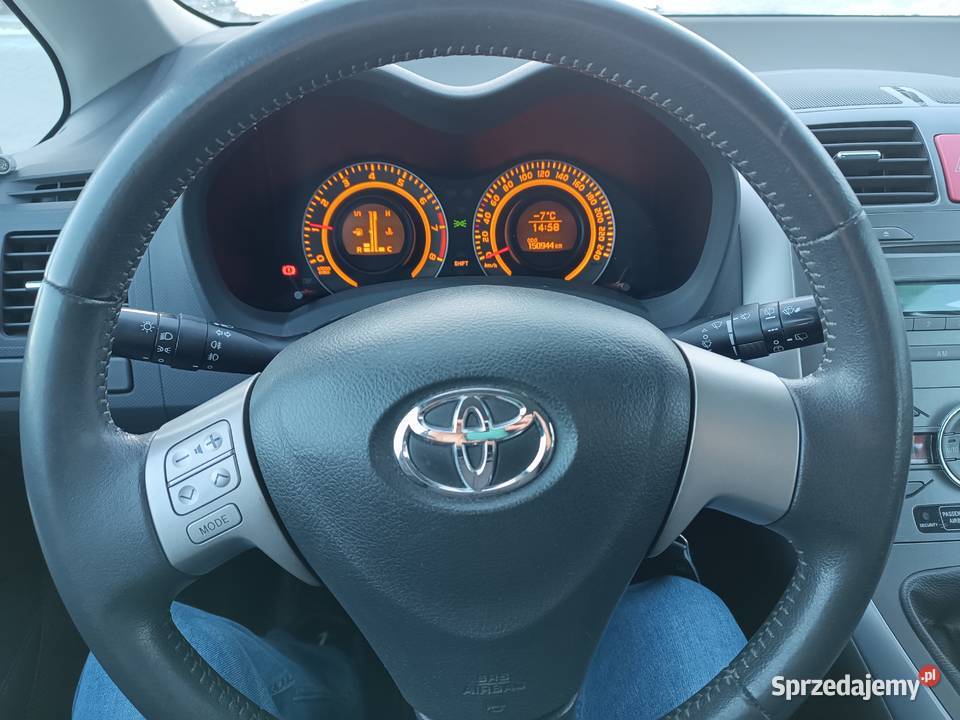 Toyota Auris 2009 16 benzyna 132 Poznań
