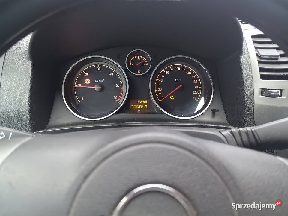 Opel Zafira B 19 gniazdo USB Robakowo