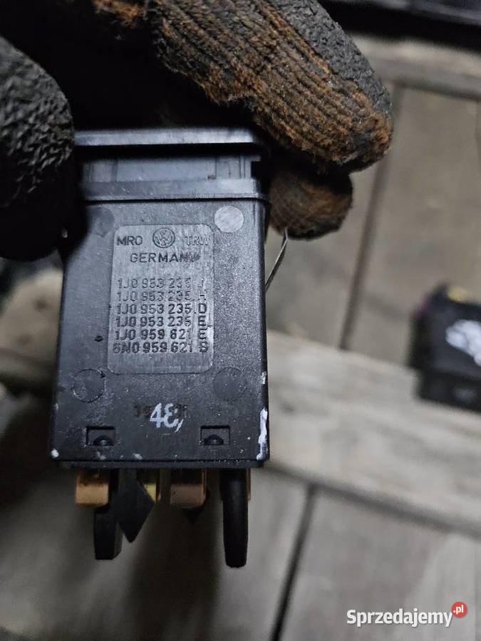 Przełącznik podgrzewania szyby golf 4 Łagów