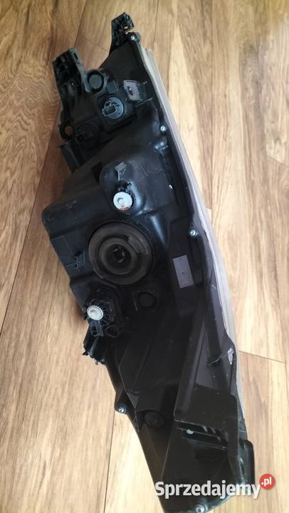Toyota Hilux lampa przednia prawa żarówki w Chocianów