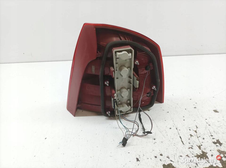 LAMPA TYŁ LEWA EU HB Skoda Octavia II 20042013