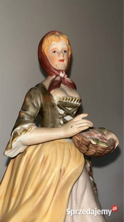 Figurka dziewczyny z owieczką Bez sygnatury Made Gdańsk sprzedam