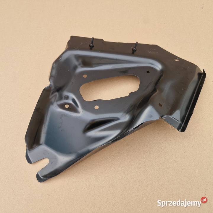 MERCEDES W205 CKLASA MOCOWANIE UCHWYT LAMPY TYŁ Bieleń