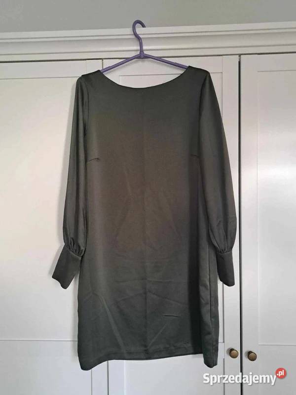 Zielona satynowa sukienka HM M elegancka z Trąbki Wielkie