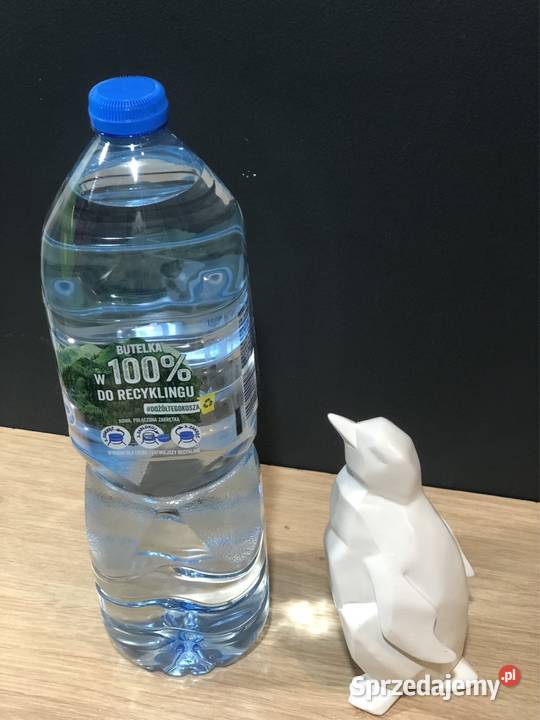 Rzeźba pingwina w stylu nordyckim z żywicy Inowrocław