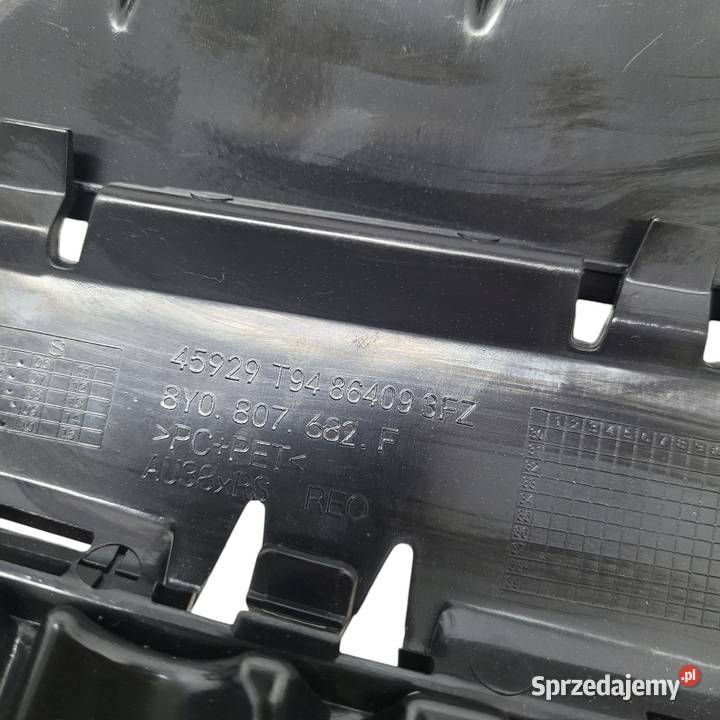 KRATKA WLOT PRAWA R PRZÓD AUDI A3 RS3 8Y 20 Barlinek