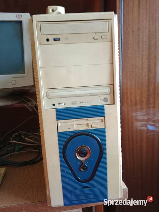 Stary Zestaw Komputerowy PC uszkodzony