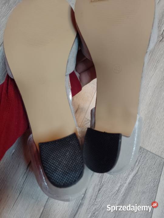 43 Szare srebrne Czółenka wieczorowe z zapięciem Kraków