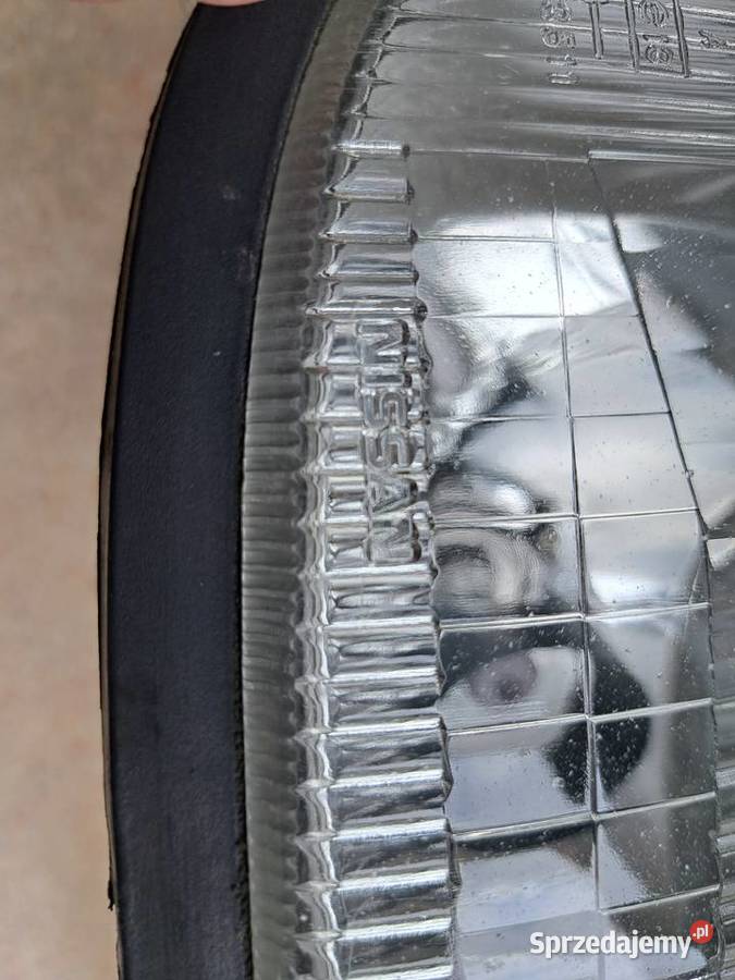 Reflektor lampa lewy oryginalny i kompletny do osobowe sprzedam