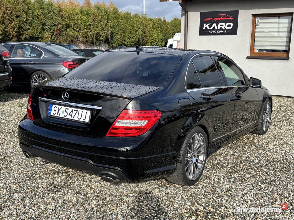 Mercedes Benz C300 231KM