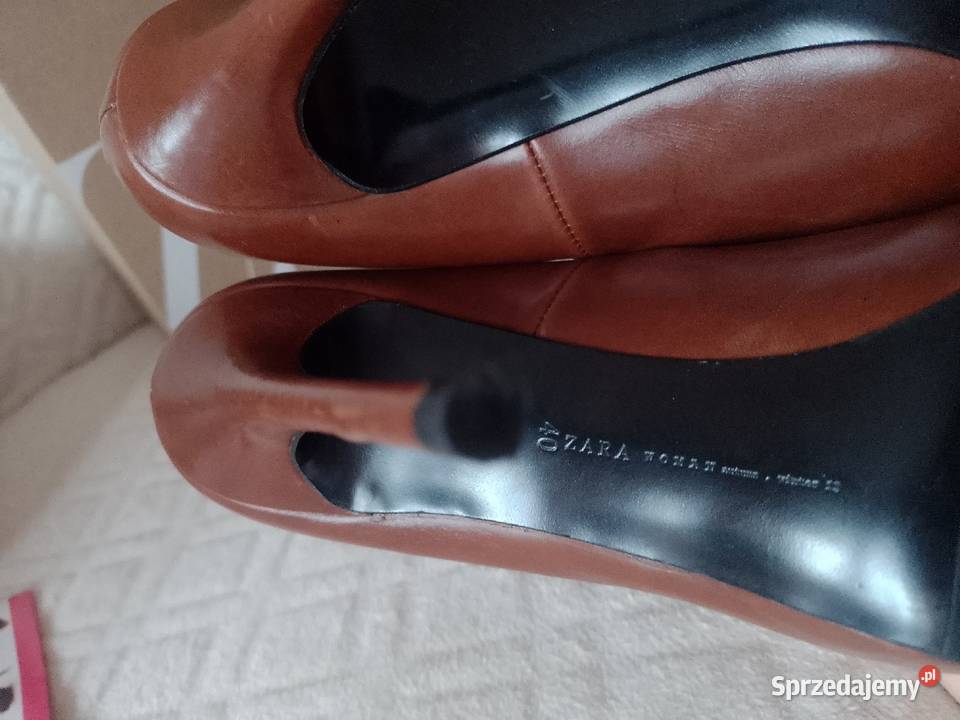 39 ZARA Brązowe wysokie czółenka szpilki z 25.2cm
