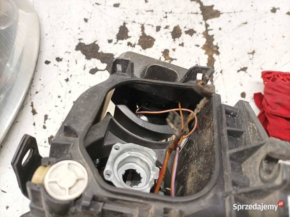 LAMPA PRZÓD PRAWA SOCZEWKA 8E0941030C Audi A4 II sprzedam