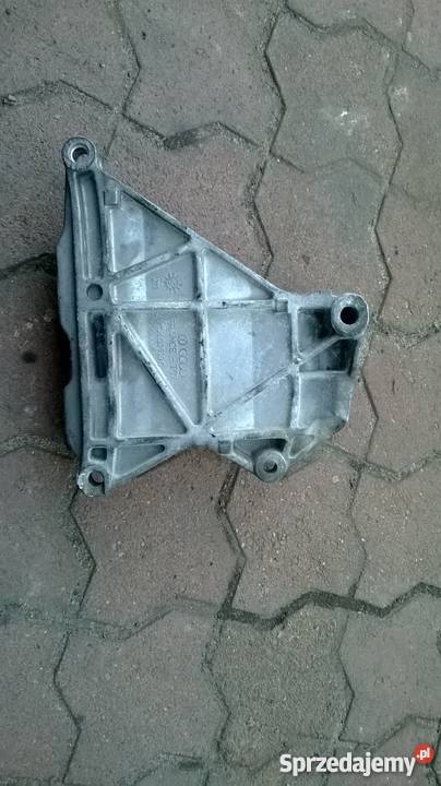 VW T5 25TDI łapa podstawa alternatora 070903143C łódzkie Szadek