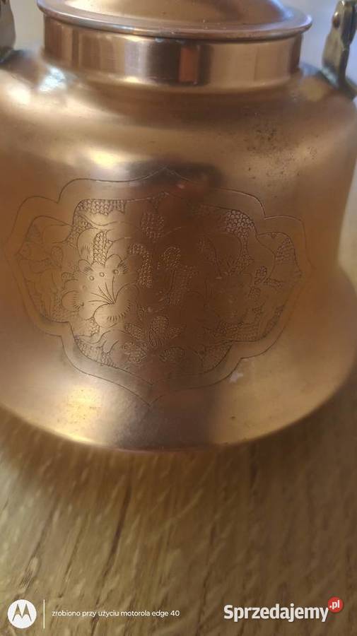 Piękny miedziany czajnik z grawerem