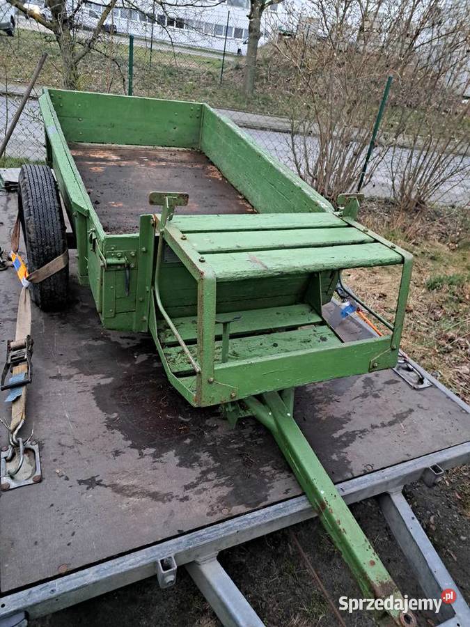 Zabytkowa przyczepka do ciągnika jednoosiowego Rychnów