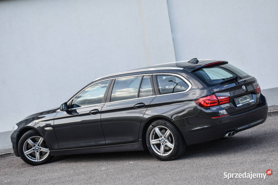 BMW Seria 5 525d Touring SportAut Luxury Line