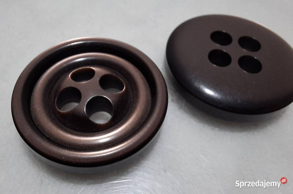 Guziki brązowe okrągłe cztery dziurki vintage Czeladź