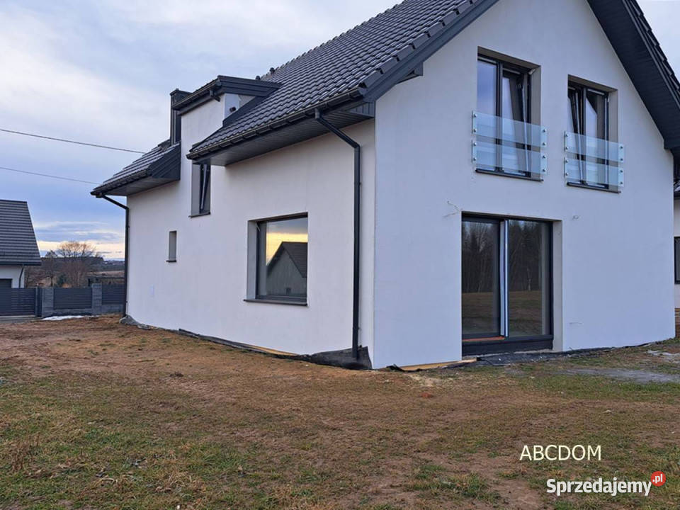 Dom wolnostojący 5 pokoi garażurocze miejsce Masłomiąca