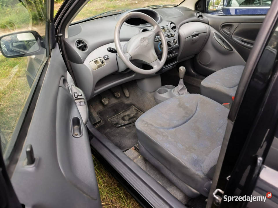 Toyota Yaris 2002r 10 Gaz Wspomaganie nieuszkodzony Warszawa sprzedam